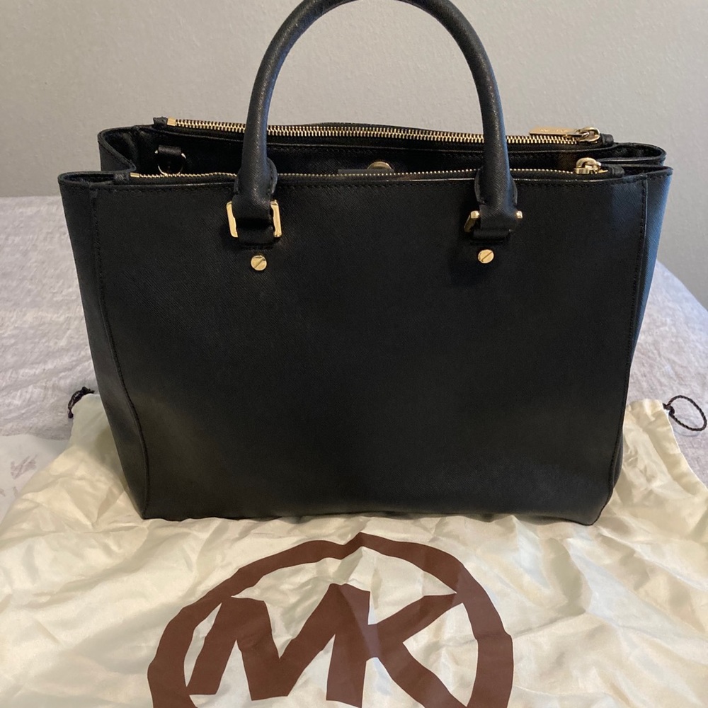 Michael Kors Sutton Handbag - Picture 2 of 8